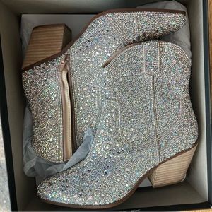 Size 7 Betsey Johnson Diva rhinestone booties